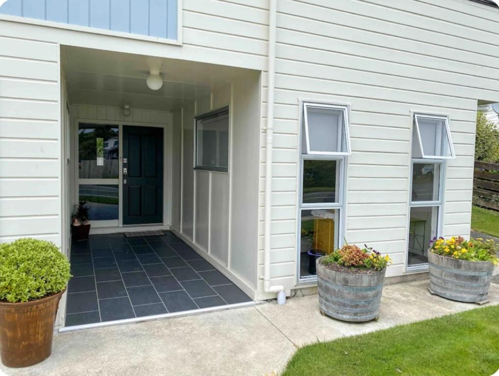 Whitby Pvt Room Pauatahanui Exterior photo