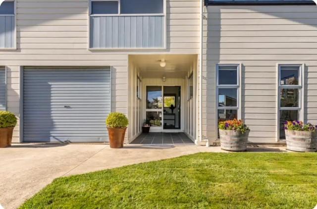 Whitby Pvt Room Pauatahanui Exterior photo